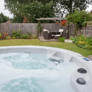  Holiday home Woodlea House With Hot Tub With Free Parking United Kingdom